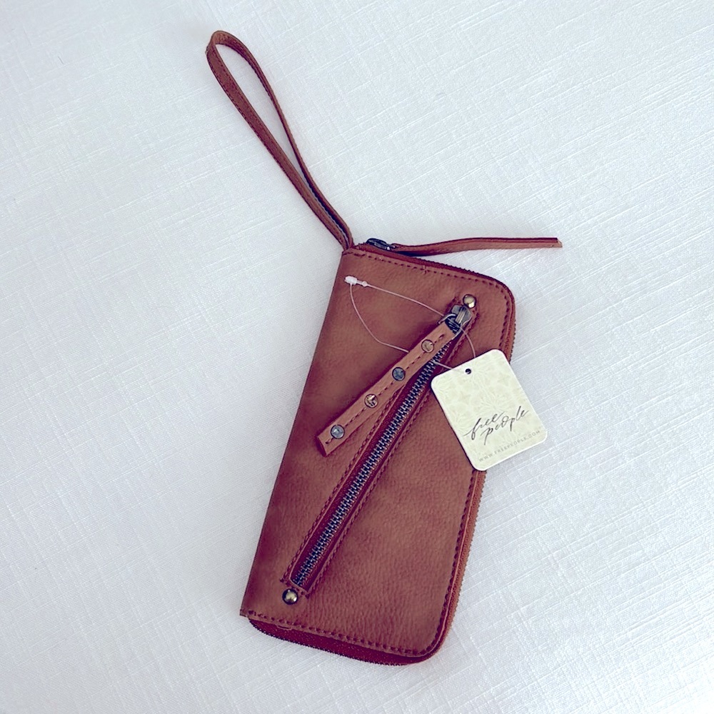 ⚜️ FREE PEOPLE • NEW Wristlet Vegan Leather